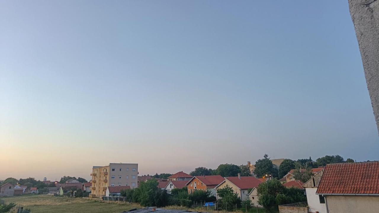 Privatna Soba Dusan Surcin Экстерьер фото